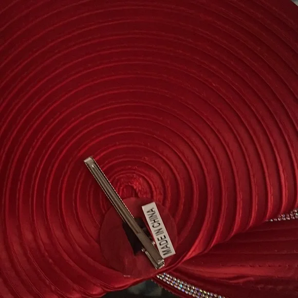 Brand New Red Fascinator by Hana - Picture 3 of 5